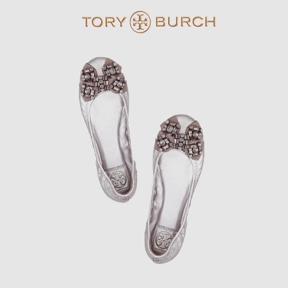 Tory Burch Shoes - NWOT 💖Tory Burch Silver Azalea Flats💖